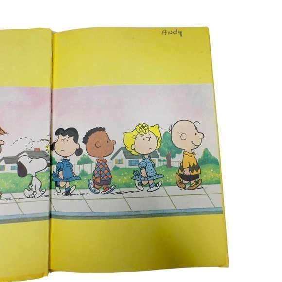 Vintage 1974 A Charlie Brown Thanksgiving by Charles M. Schulz Vintage PB Book - Picture 4 of 5